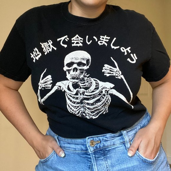 URBAN OUTFITTERS || THUMBS UP SKULL TEE - Picture 2 of 4